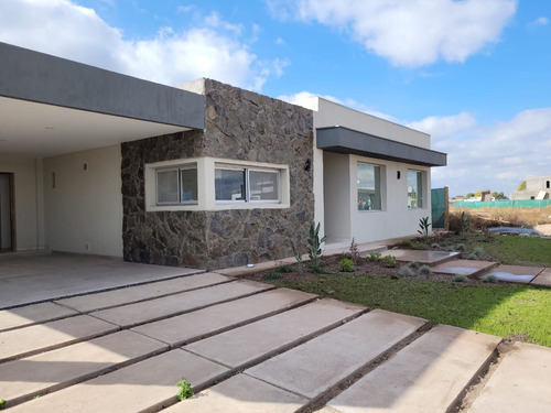 Venta De Casa En Barrio Privado Palmares Valley