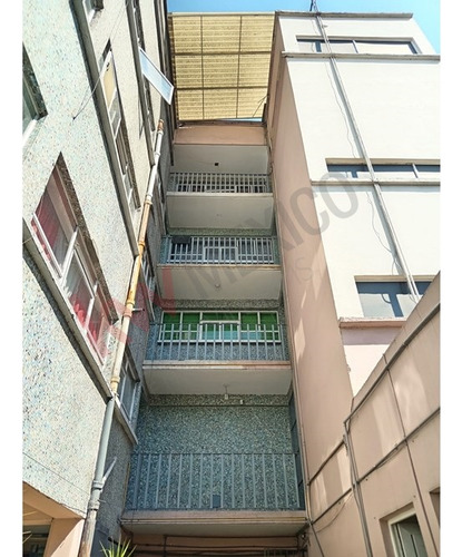 Edificio Con Local En Esquina Sobre Avenida Principal: Calz. Ignacio Zaragoza