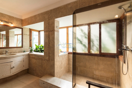 Espectacular Casa Con Excelentes Metrajes Y Muy Bien Ubicada- Ref: 3298