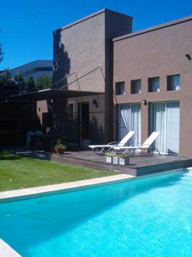 Excelente Casa En Una Planta Con Muy Buen Acceso!
