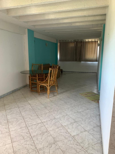 Imagen 5 de 19 de Apartamento En Venta De Oportunidad Juan Griego Edificio La Galera
