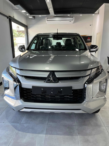 Imagen 6 de 15 de Mitsubishi L200 2023 2.4 Di-d High Power 181cv Cuero