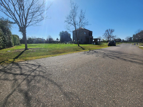 Venta Terreno En Barrio Los Jazmines Pilar Del Este