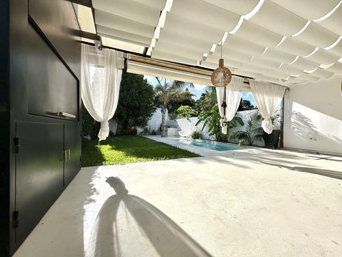 Venta Casa Moderna De 3 Dormitorios En Parque Miramar Con Piscina