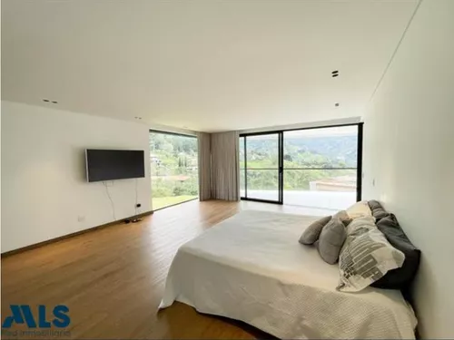 Hermosa Casa Moderna En El Escobero(mls#242569)
