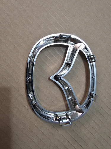 Emblema Delantero Mazda 2 Mide 12,5×19 2019-21 Original (Usado)