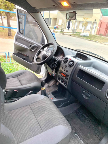 Imagen 11 de 12 de Peugeot Partner 2010 1.6 Hdi Furgon Confort