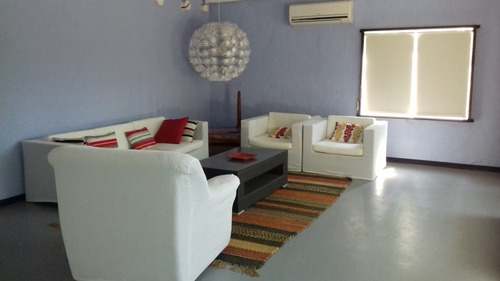 Venta Casa 2 Dormitorios El Tesoro Con Cochera