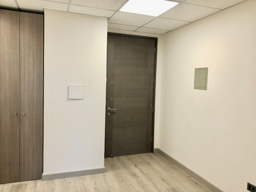 Oficina 25 M2_edificio Nuevo_bien Ubicada