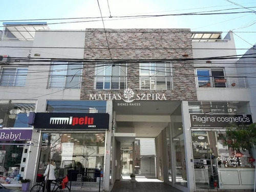 Inmejorable Ubicacion En Centro De Castelar .
