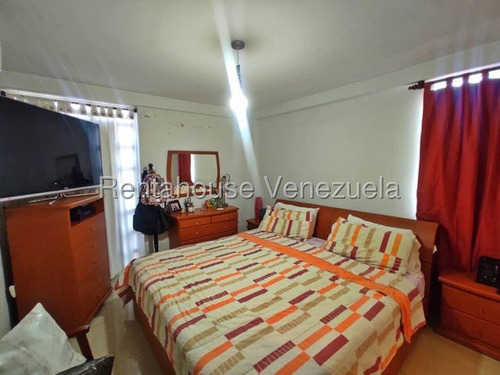Fredxia Castillo Vende Comoda Y Amplia Casa En La Mora Cabudare # 25-18453