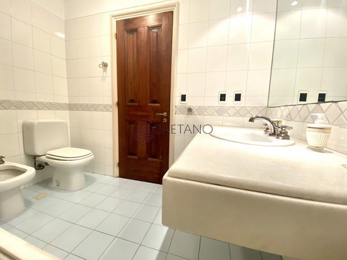 Excelente Apartamento Enfrente Al Puerto!- Ref: 2527