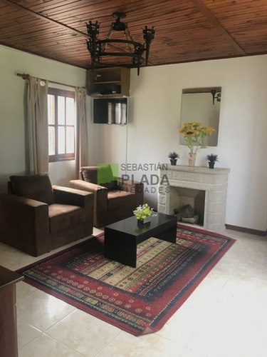 Chacra A 15 Minutos De Punta Del Este. 3 Dormitorios, Casita De Huespedes, Capacidad 10 Personas- Ref: 176