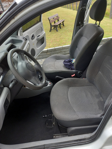 Renault Clio 1.0 16v Authentique Hi-flex 5p