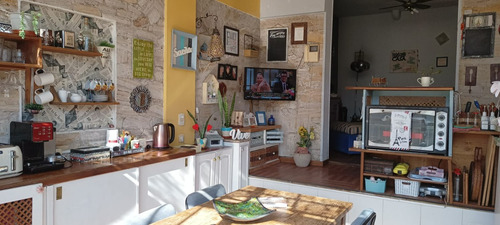 Imponente Casa 2 Platas Sobre Terreno Propio Ubicado En El Corazón De Parque De Los Patricios
