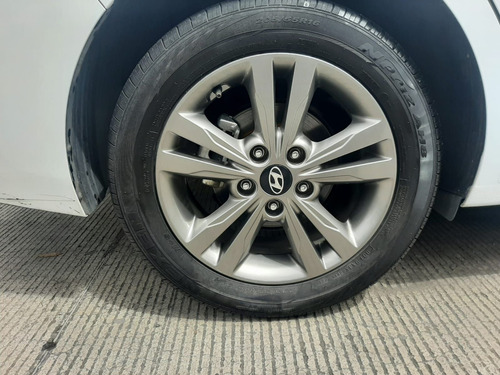 Imagen 13 de 15 de Hyundai Elantra 2018 2.0 Gls Premium At