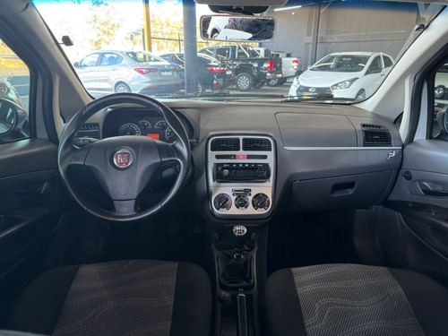 Fiat Punto 1.4 8V FLEX 4P MANUAL