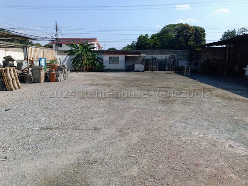 Maribel Morillo Profesional Inmobiliario Con Más De 10 Años De Experiencia En Rentahou Vende Terreno En Esquina De 1.000m2 Ubicado En Zona Comercial, Cercana Avda. Pedro León Torres