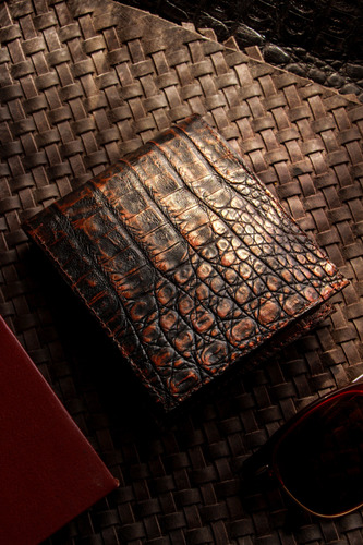 Cartera Billertera En Piel Exótica De Cocodrilo Cobre Terracota Escamas