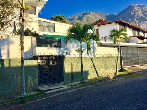 Casa En Venta En El Marqués Caracas 24-16526