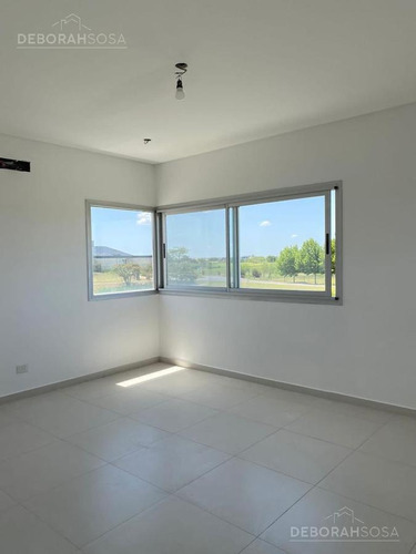 Imagen 14 de 28 de Linda Casa Estilo Moderno Con Salida A La Laguna - El Canton