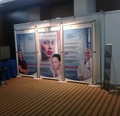 Imagen 1 de 5 de Alquiler De Stands Y Backing Portátiles