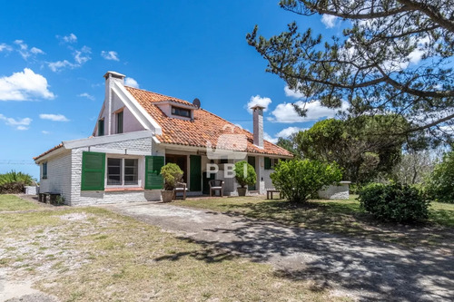 Casa En Primera Línea Al Mar - Ref : Pbi3194
