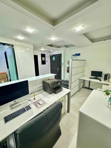 Venta Oficina En Centro Empresarial Lechería