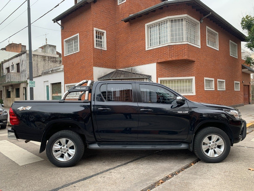 Imagen 2 de 13 de Toyota Hilux 2.8 Cd Srv 177cv 4x4 At