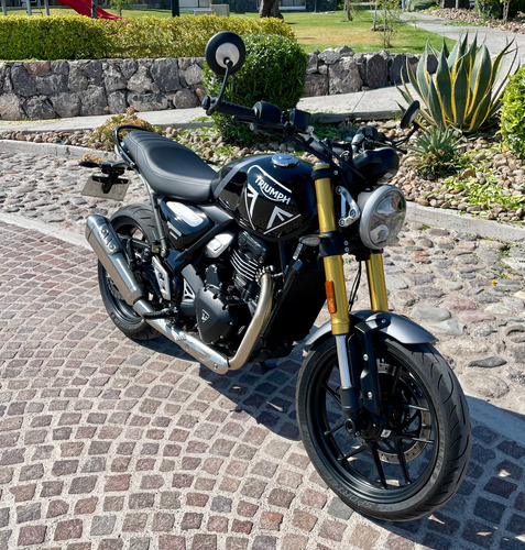 Triumph Speed 400 Prácticamente Nueva.