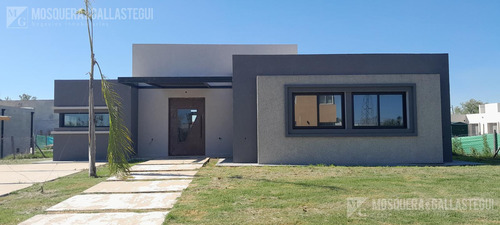 Casa En  Venta En Barrio Manuel Belgrano.