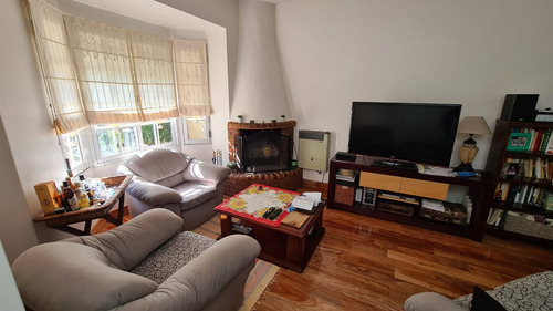 En Venta En Palomar Chalet 5 Amb 3 Baños Fondo Piscina Y Quincho F: 8541