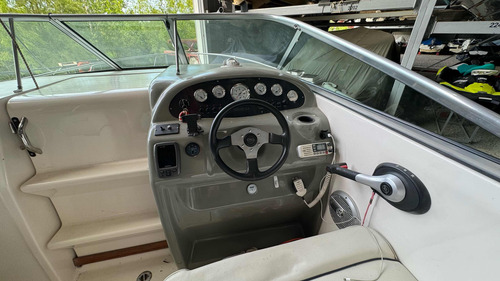 Lancha Cuddy Canestrari 215 V8 2011 Mercruiser Alpha One