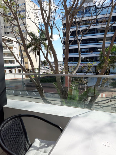 Imagen 2 de 12 de Apto En Península Pta Del Este.
