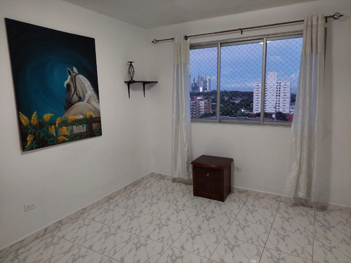 Imagen 9 de 11 de Alquilo Apartamento Semi Amoblado. Parque Lefevre. $750