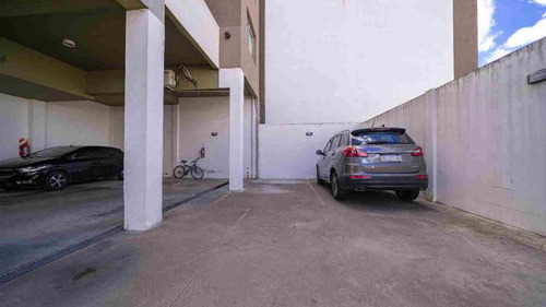 Venta De Cochera Descubierta En Lanus Oeste