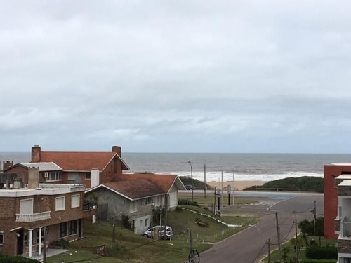 Venta De Apartamento 3 Dormitorios En Playa Brava,