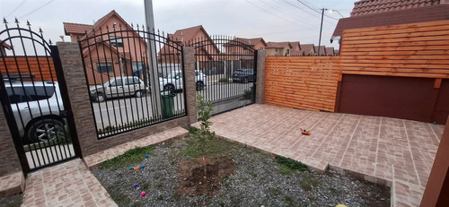 Casa En Arriendo De 3 Dorm 2 Baños. En Puente Alto