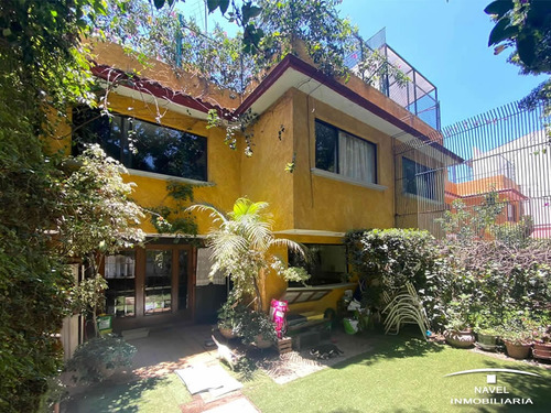 Casa En Venta Desarrollada En Dos Niveles Con Un Mezzanine, En La Calle De Av. México En La Colonia Heroes De Padierna