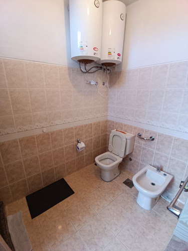 Excelente Padron Unico 288 M2 Calle Araucana A 3 De Rambla 2 Plantas Garaje 2 Autos Jardin Fondo Parrillero