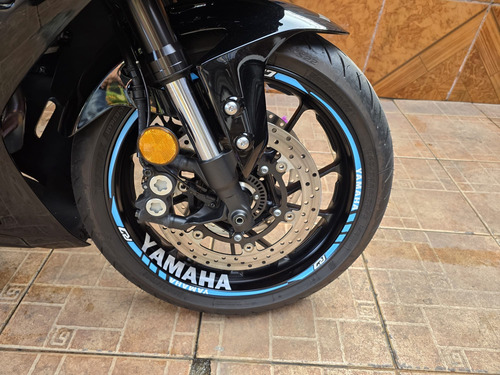 Moto Yamaha R7 Año 2024