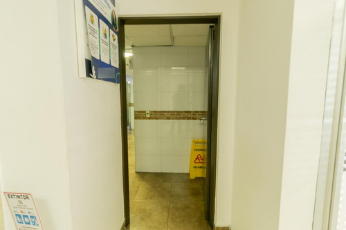 Oficina En Arriendo/venta En Centro Internacional. Cod A1002170