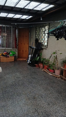 Casa En Calle Rey Gustavo Adolfo. Villa Suecia.