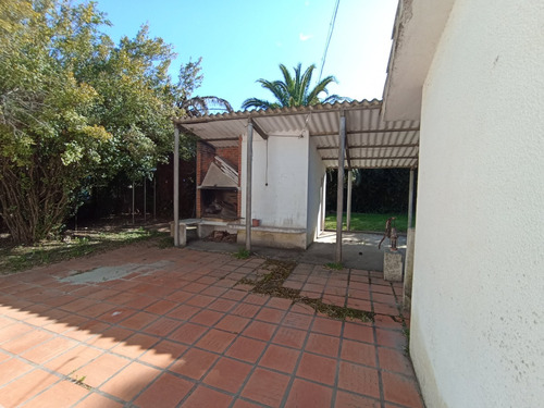 Sobre Av. En Zona Residencial A 2 Cuadras De La Playa
