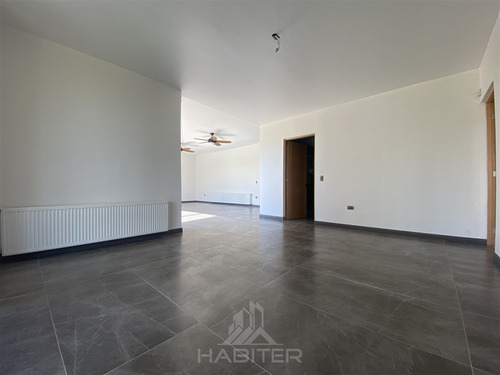 Casa En Venta De 4 Dorm. En Curicó