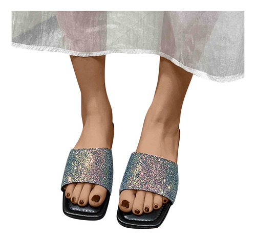 Mujeres Que Usan Sandalias Con Diamantes De Imitación Para U