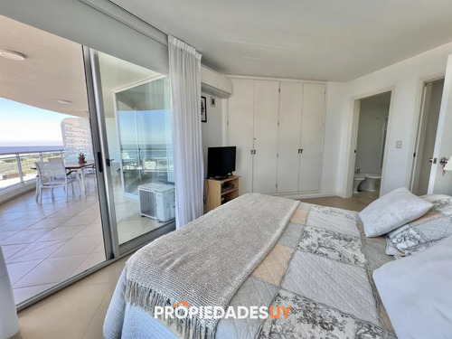 Venta Apartamento De 4 Dormitorios Y 4 Baños Con Piscina Y Loza Radiante En La Brava