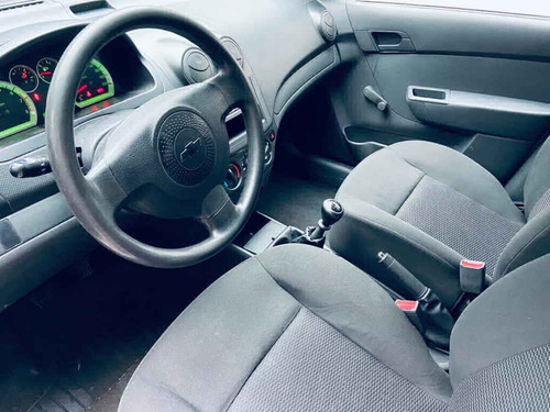 Imagen 5 de 10 de Chevrolet Aveo 2017 4p Ls L4/1.6 Man Linea Anterior