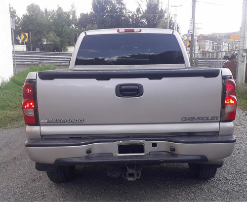 Imagen 2 de 14 de Chevrolet Silverado 4x4 Cabina Y Media