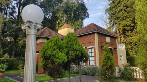 Permuta O Venta Hermosa Casaquinta O Permanente - 2 Casas